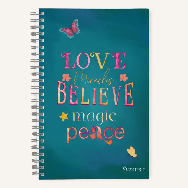 Hübsche Typografie Schmetterlinge Rosa Name Notizbuch (Vorderseite)