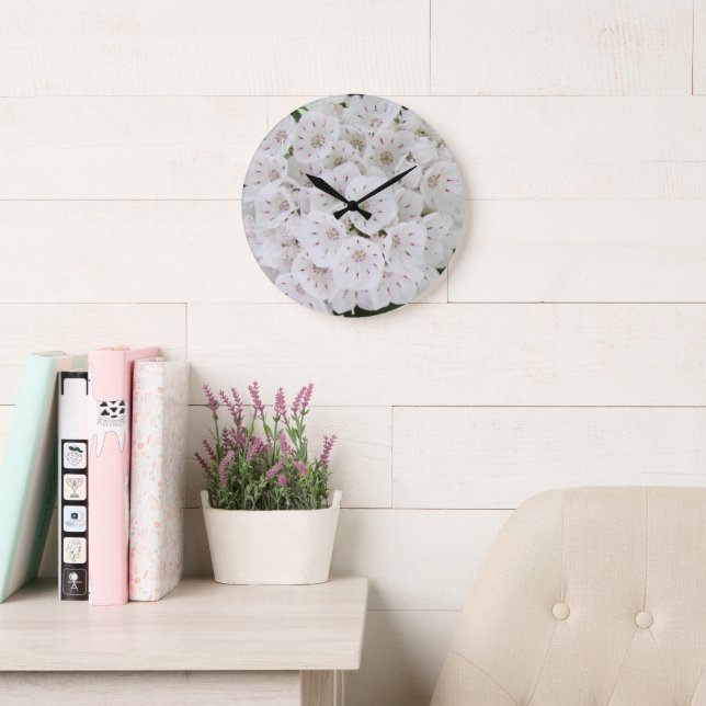 Hübsche Uhr "White Mountain Laurel Floral Wall" (Lesesaal)