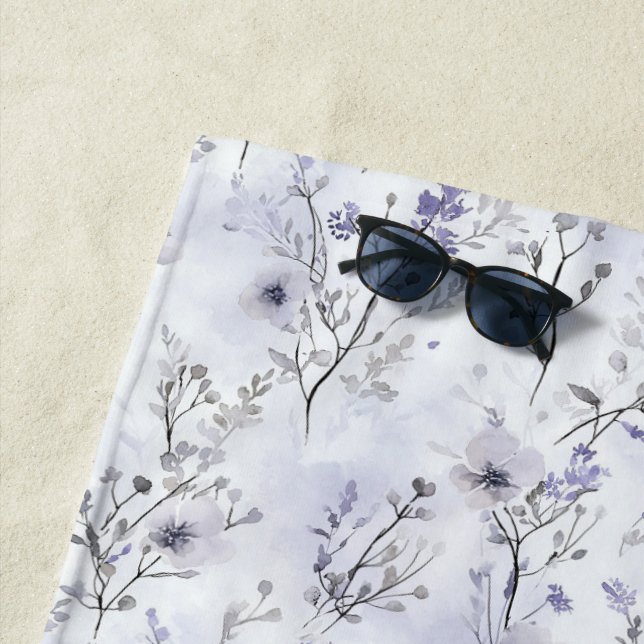 Hübsche violette Blumen   Strandtuch (Beispiel)