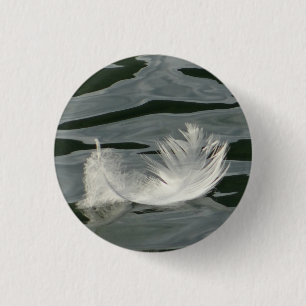 Hübsche weiße Feder Button
