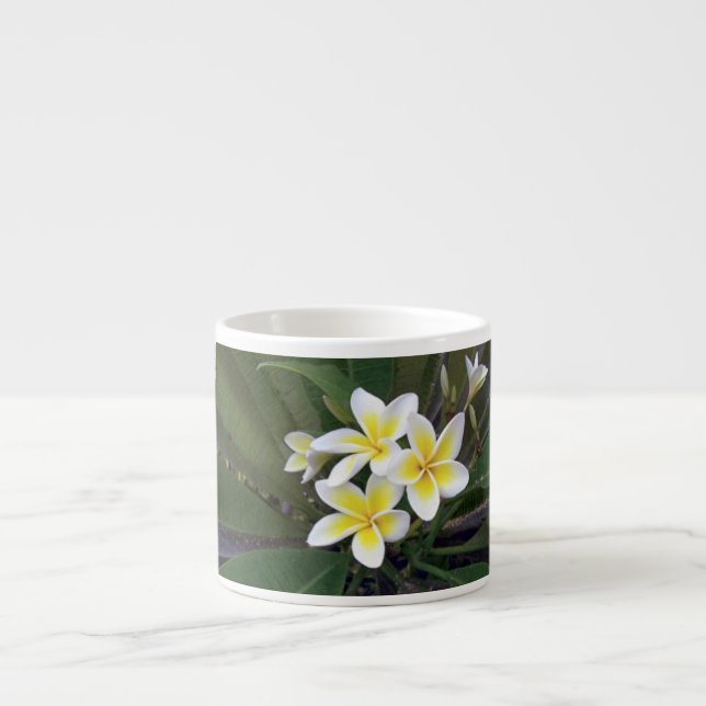 Hübsche weiße u. gelbe tropische Blumen Espressotasse (Vorderseite)