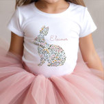 Hübsche Wildblume Kaninchen Osterfrühlingsname Kleinkind T-shirt<br><div class="desc">Dieser bezaubernde T - Shirt verfügt über eine handgezeichnete Kaninchen-Silhouette aus Wildblumen in staubblau, goldgelb, staubige Rose pink / mauve, und grün. Eine Textvorlage wird für die einfache Personalisierung (oder, falls gewünscht, für den leeren verlass) bereitgestellt. Ideal für Frühling oder Ostern!</div>