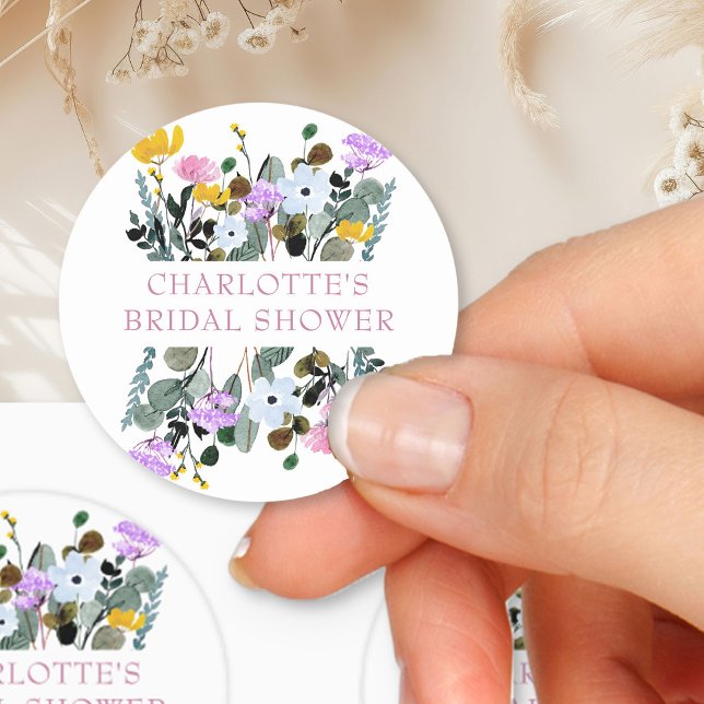 Hübsche Wildblume Rasen Brautparty Runder Aufkleber (Bridal Shower sticker from my Wildflower Lawn Bridal Shower collection)