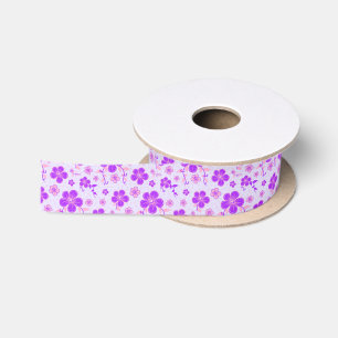 Hübscher Blumendruck Lila und rosa am Lavendel Satinband
