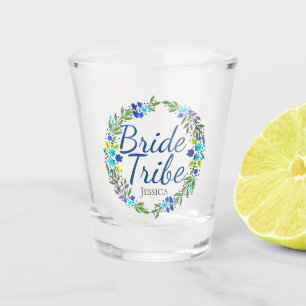 Hübscher Blumenstrauß Personalisierter Brautstam Schnapsglas