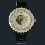 Hübscher Diamant-Hochzeitsring mit Foto auf Gelb Armbanduhr<br><div class="desc">Diese elegante, benutzerdefinierte Uhr hat einen Diamant-Ehering-Look. Das Goldband bildet einen Kreis mit silbernen Uhrennummern um die Außenseite, die "12" ersetzt durch das Bild eines Diamanten. Es fällt alles kühl auf einem hellgelben Hintergrund (siehe Farbvariationen unter "Hochzeiten" in unserem Geschäft), der einen Raum in der Mitte hat, wo man ein...</div>