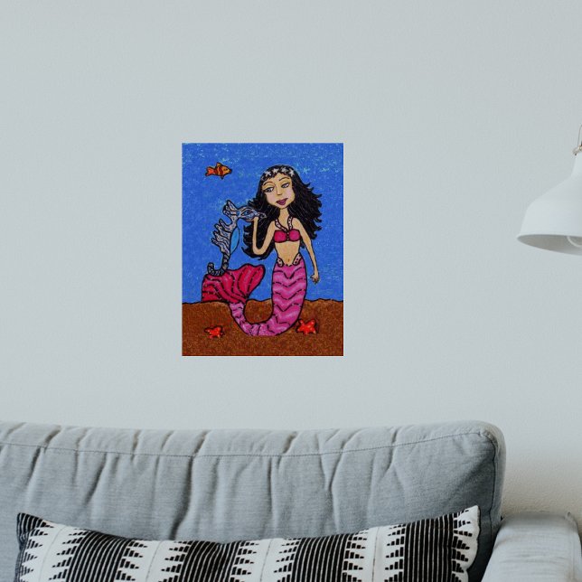 Hübscher dunkler Haar Meerjungfisch Seepferd Poster (Cute mermaid pink tail with star fish, seahorse in ocean blue water on wall art poster.)