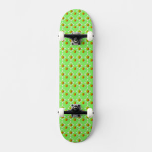 Hübscher Frühling Apfelblüte und Äpfel Gemustert Skateboard