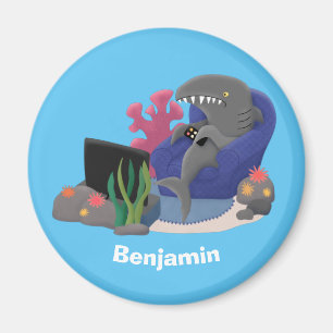 Hübscher Hai beim Fernsehen Cartoon Magnet