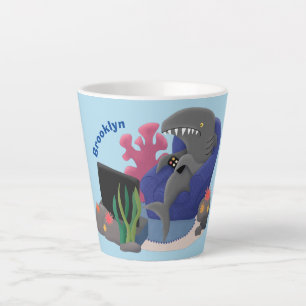 Hübscher Hai beim Fernsehen Cartoon Milchtasse