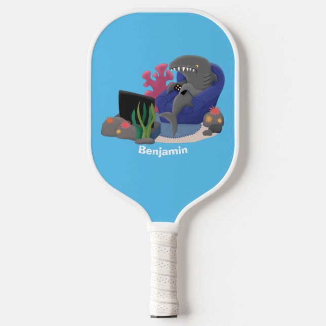 Hübscher Hai beim Fernsehen Cartoon Pickleball Schläger (Vorderseite)