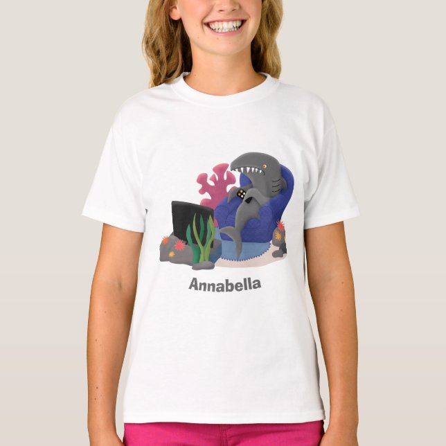 Hübscher Hai beim Fernsehen Cartoon T-Shirt (Vorderseite)