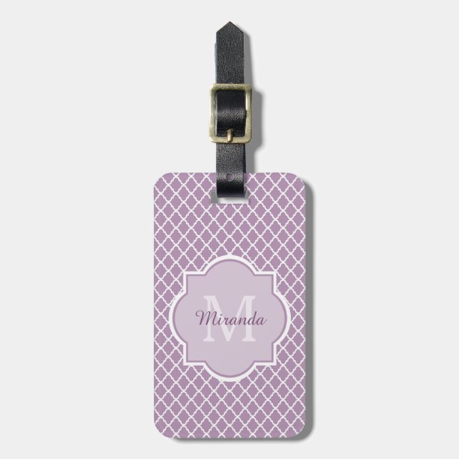 Hübscher Lavendel lila Quatrefoil mit Monogramm Gepäckanhänger (Vorderseite vertikal)