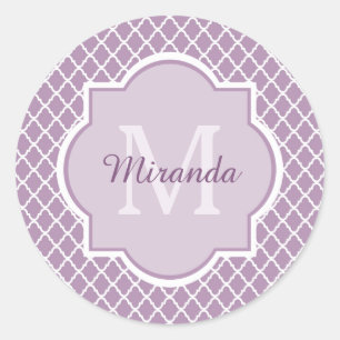 Hübscher Lavendel lila Quatrefoil mit Monogramm Runder Aufkleber