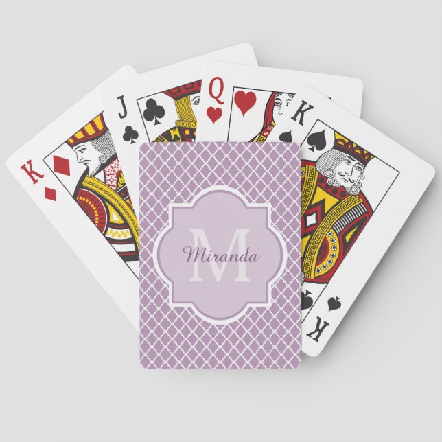 Hübscher Lavendel lila Quatrefoil mit Monogramm Spielkarten (Rückseite)