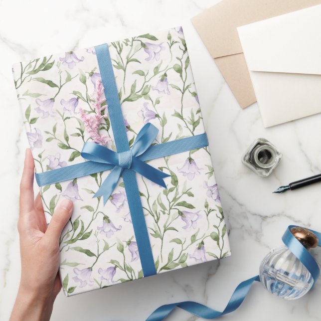 Hübscher Lila Blumengeburt Geschenkpapier (Schenken)