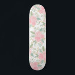 Hübscher pastellrosa Aquarellgold Glitzer Skateboard<br><div class="desc">Hübscher pastellrosa,  blumenfarbener Glitzer mit handgemalten rosa Rosen Blume,  vergoldeten Glitzer Glitzern Konfetti und Grün</div>