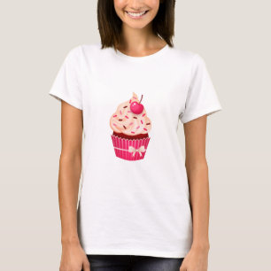 Hübscher rosa kleiner Kuchen mit besprüht und T-Shirt