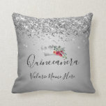 Hübscher Silver Glitzer Quinceañera Throw Kissen<br><div class="desc">Liebliche Imitate Glitzer an der oberen Grenze. Elegantes und trendiges Design mit extravaganter Schrift-Typografie. Alle Texte sind individuell einstellbar und lassen sich für Ihr eigenes Party leicht ändern. Grosses elegantes Quinceañera Design. Erhältlich in verschiedenen Farben. Silber einfache und saubere Imitate Glitzer grenzt an winzige Prinzessin tiara. Behalt den Stil oder...</div>
