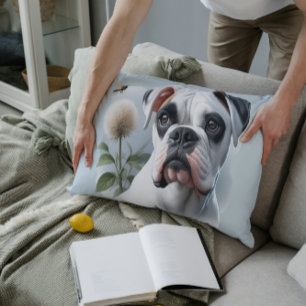 Hübscher weißer Boxerhund in der Natur dargestellt Dekokissen