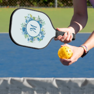 Hübsches blaues Wasserfarben-Blumenmonogramm Pickleball Schläger