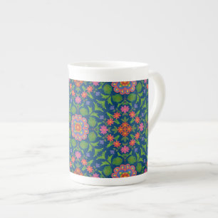 Hübsches Floral Rangoli auf der Tasse der Deep Blu