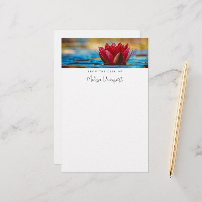 Hübsches Foto einer Lotus-Blume in einem Teich Briefpapier (Vorderseite/Rückseite Beispiel)