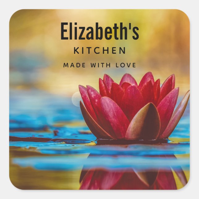 Hübsches Foto einer Lotus-Blume in einer Teichküch Quadratischer Aufkleber (Vorderseite)