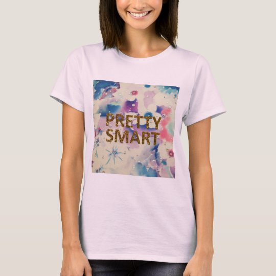 Hübsches intelligentes T-Shirt