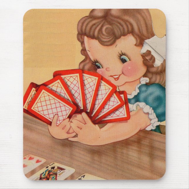 hübsches kleines Mädchen, das Karten spielt Mousepad (Vorne)