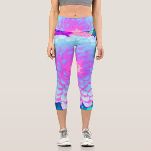 Hübsches Lila und rosa Zinnia im Sommergarten Capri Leggings