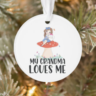 Hübsches Mädchen oben im Pilz Meine Oma-Lieben Ornament