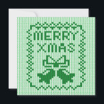 Hübsches Pullover-Muster Jingle Glocken und Merry  Karte<br><div class="desc">Grünes Strickmuster im hässlichen Pullover-Stil mit Klingelglocken und fröhlicher Xmas-Text</div>