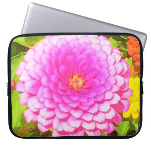 Hübsches Round Pink Zinnia im Sommergarten Laptopschutzhülle
