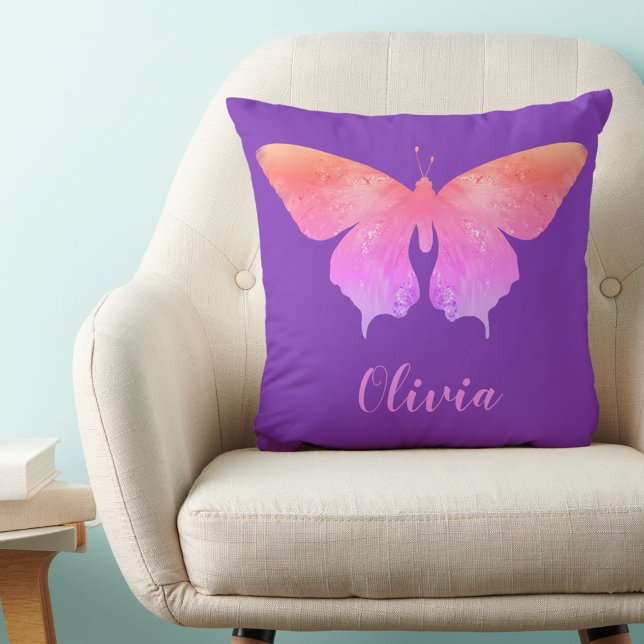 Hübsches Schmetterlingsmuster fügt Namen hinzu Kissen (Pretty butterfly pattern custom name purple and pink pillow stylish typography girly cushion )