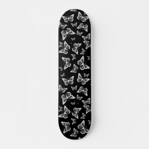 Hübsches Schwarz-Weiß-Schmetterlingsmuster Skateboard