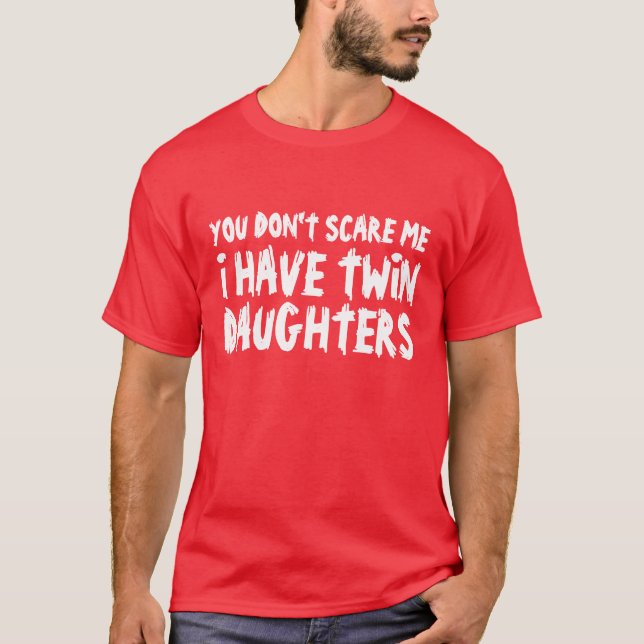 Hübsches T-Shirt für Väter, die Zwillingstöchter h (Vorderseite)