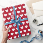 Hübsches White Hearts Muster Classic Red Geschenkpapier<br><div class="desc">Festliche,  moderne und schlichte Verpackungspapier mit hübschem,  weißem Herzmuster auf klassischem rotem Hintergrund. Wrap deine Geschenke mit Liebe,  perfekt für Valentinstag,  Weihnachtsfeiertag,  Hochzeit,  Geburtstage oder eine Babydusche! Exklusiv für Sie entworfen von Happy Dolphin Studio. Wenn Sie Hilfe oder passende Produkte benötigen,  kontaktieren Sie uns bitte unter happydolphinstudio@outlook.com.</div>