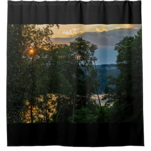 Hudson River Summer Abend W/Black Border. Duschvorhang