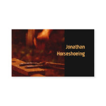 Hufschmied, der einen Schuh herstellt