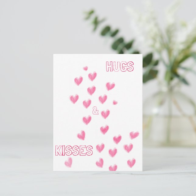 HUGS & KISSES - Niedlich rosa Wasserfarbenherzen Postkarte (Stehend Vorderseite)