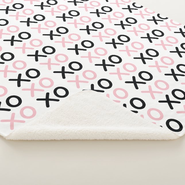Hugs und Kisses OXOX rosa und schwarzes Muster Sherpadecke (3/4)