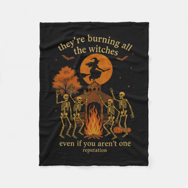 Hugvyn They're Burning All The Witches Skeleton Wi Fleecedecke (Vorderseite)