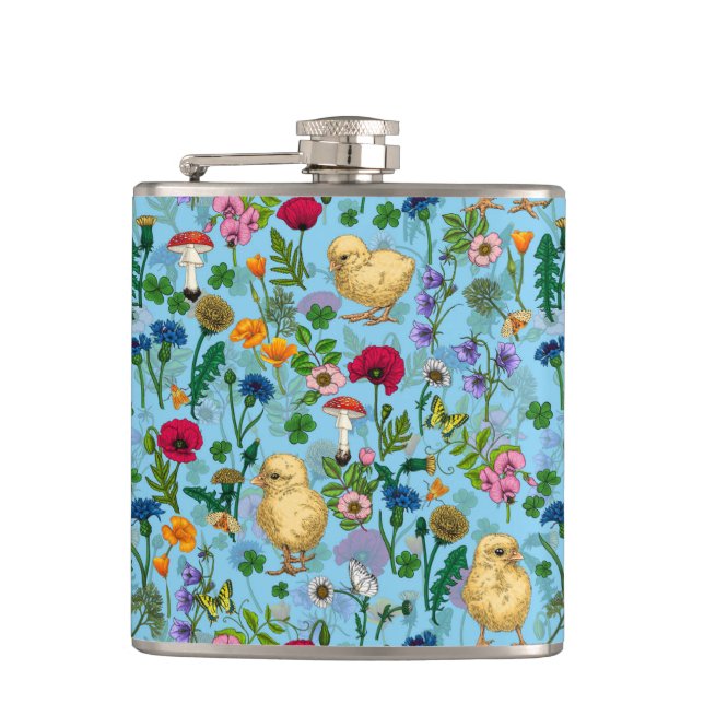 Hühner und Wildblumen in Babyblau Flachmann (Vorderseite)