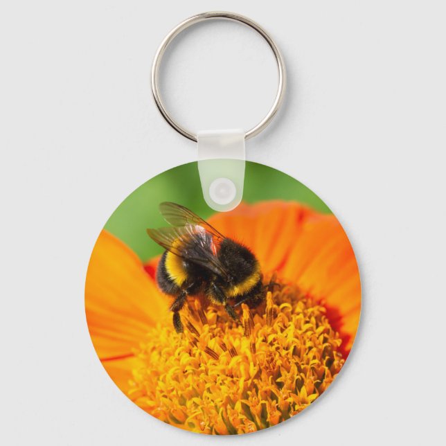 Hummel auf orangefarbener Blume Schlüsselanhänger (Vorderseite)