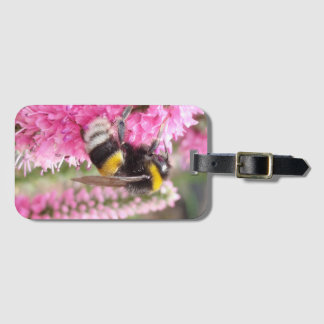 Hummel auf rosa Blüten  Gepäckanhänger