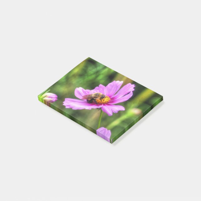 Hummel auf rosa Kosmos Post-it Klebezettel (angewinkelt)