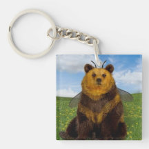 Hummel Bär im Feld der Lüster