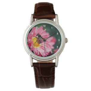 Hummelbiene auf rosa Daisy Blume 2 Personalisiert Armbanduhr