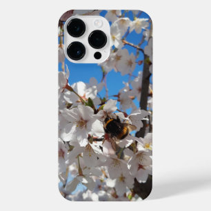 Hummeln auf der Blüte der Wildkirsche iPhone 14 Pro Max Hülle